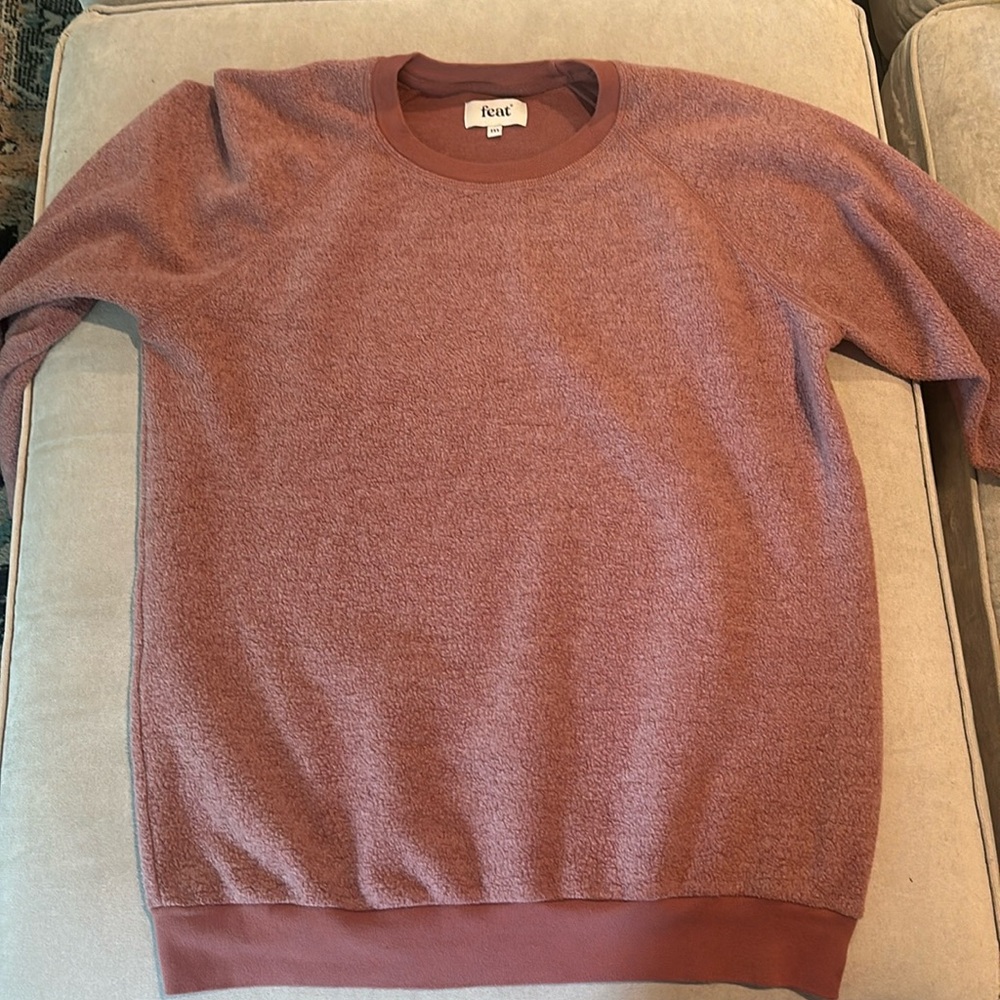 Super soft Feat crewneck sweatshirt